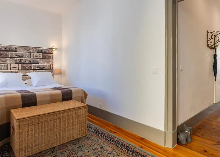 Classic Tagus River View By Lovelystay *